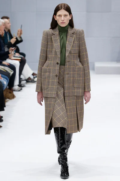 Look 5